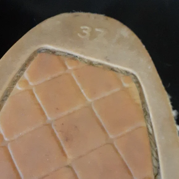 Chanel shoes - Picture 11 of 12